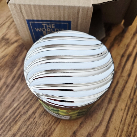 🛍BOGO 50% OFF💚🕯NWT‼️ Bath & Body Works "Golden Berry Mistletoe" 3-wick Candle - Picture 4 of 10